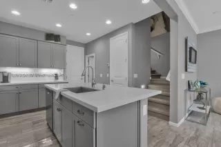 Photo #5: 5992689 Listing 