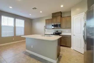 Photo #6: 5994444 Listing