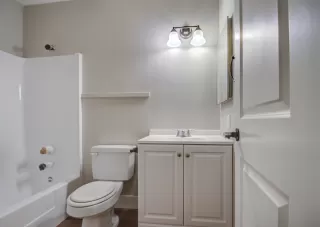 Photo #6: 5995743 Listing