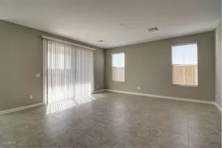 Photo #5: 5998331 Listing