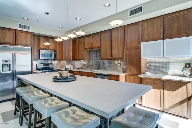 MLS: 5999085 Condo For Sale