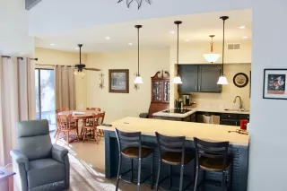 Photo #5: 6008318 Listing