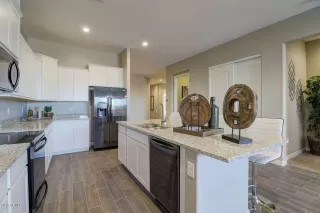 Photo #5: 6009105 Listing