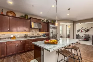 Photo #5: 6010177 Listing