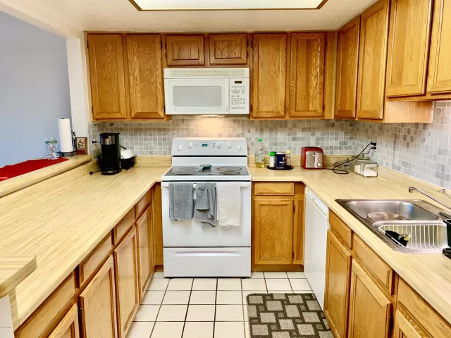 MLS: 6011108 Condo For Sale