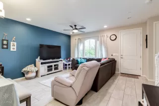 Photo #6: 6012668 Listing