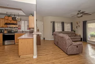 Photo #5: 6018409 Listing