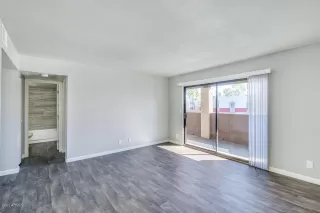 Photo #6: 6020090 Listing 