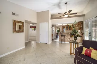 Photo #5: 6021538 Listing