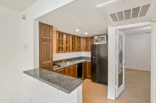 Photo #3: 6024309 Listing