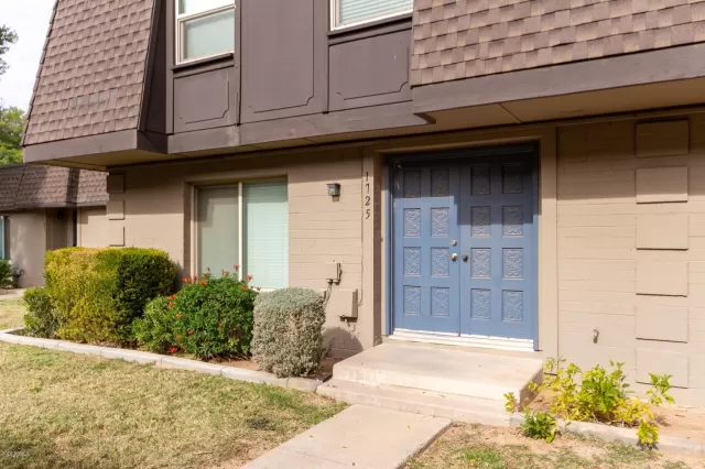 MLS: 6025108 Condo For Sale