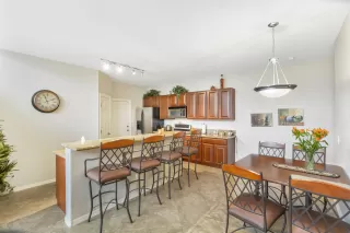 Photo #5: 6025297 Listing