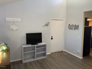 Photo #5: 6026230 Listing