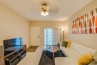 Photo #5: 6028446 Listing