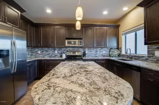 Photo #6: 6029987 Listing