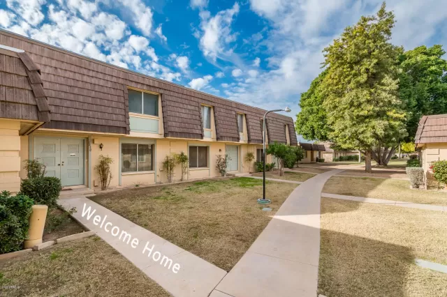 MLS: 6033909 Condo For Sale