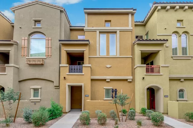 MLS: 6034714 Condo For Sale