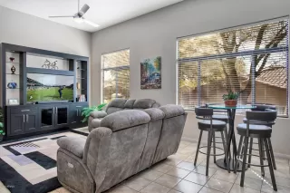 Photo #6: 6035075 Listing