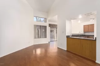 Photo #5: 6036229 Listing