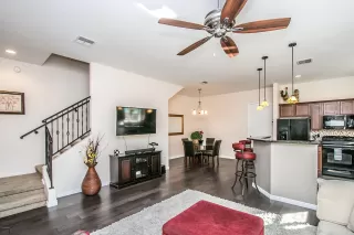 Photo #3: 6036955 Listing