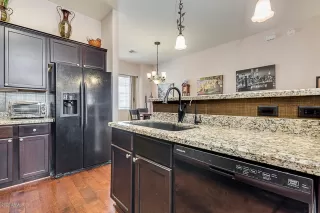 Photo #6: 6039413 Listing