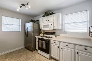 Photo #6: 6039417 Listing