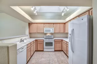 Photo #5: 6039698 Listing 