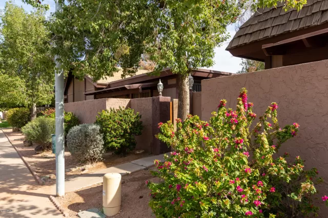 MLS: 6040472 Condo For Sale