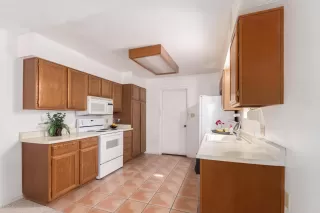 Photo #6: 6040550 Listing