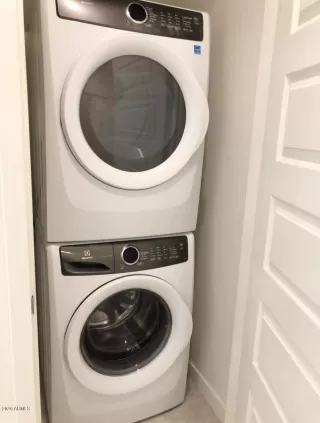 Photo #6: 6040608 Listing