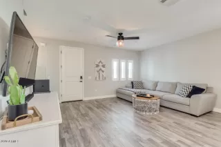 Photo #5: 6040935 Listing