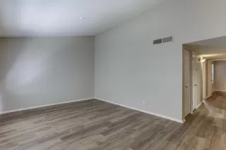 Photo #6: 6042702 Listing