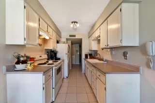 Photo #6: 6042948 Listing