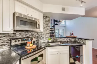 Photo #1: 6043317 Listing