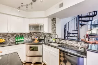 Photo #5: 6043317 Listing