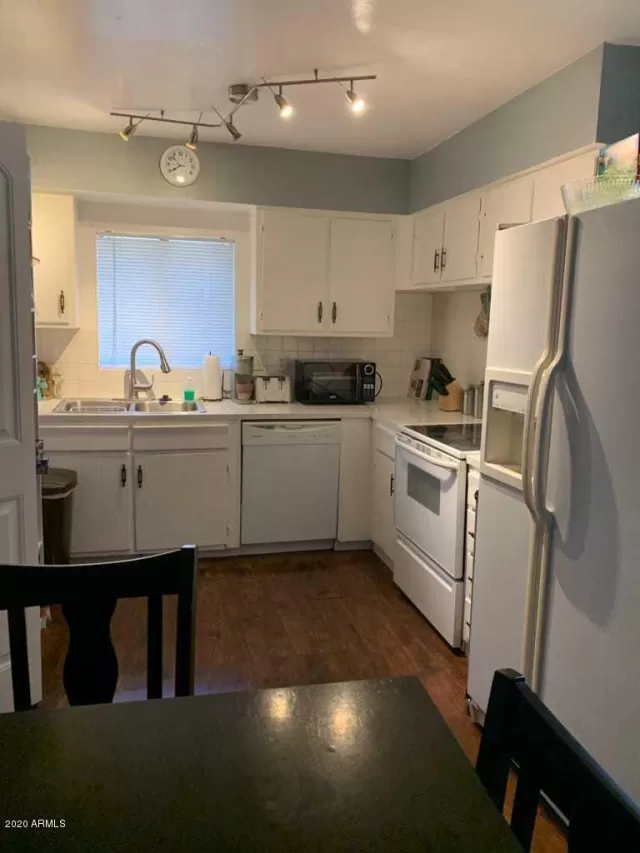 MLS: 6043386 Condo For Sale