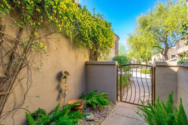 MLS: 6044033 Condo For Sale