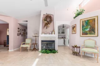 Photo #4: 6044400 Listing