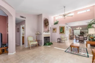 Photo #5: 6044400 Listing