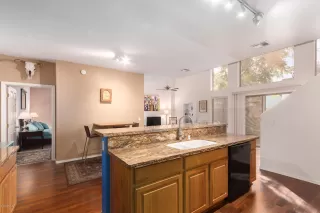 Photo #6: 6044605 Listing