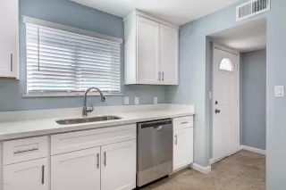 Photo #5: 6048233 Listing