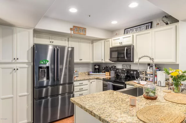 MLS: 6048393 Condo For Sale