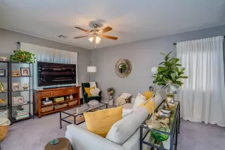 Photo #4: 6048416 Listing