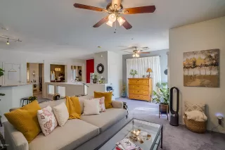 Photo #6: 6048416 Listing