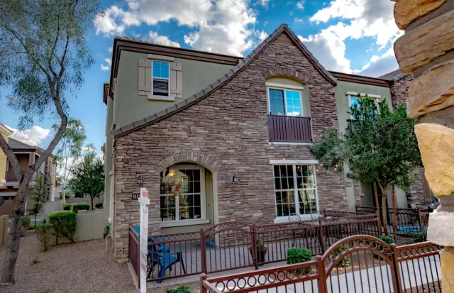 MLS: 6048862 Condo For Sale