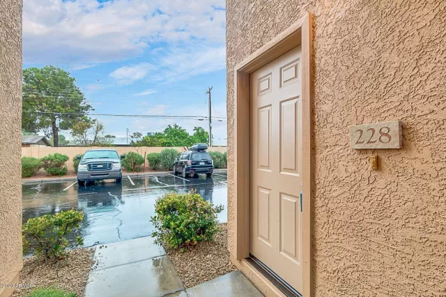 MLS: 6050109 Condo For Sale