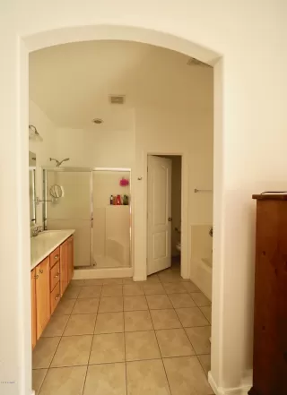 Photo #5: 6050893 Listing