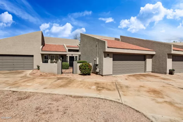 MLS: 6051374 Condo For Sale