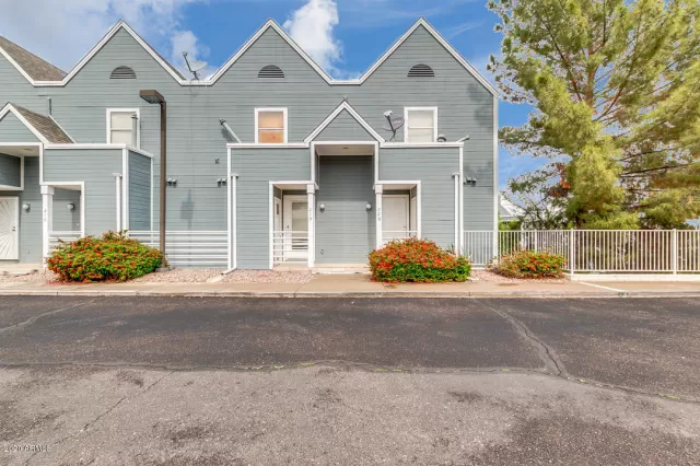 MLS: 6051562 Condo For Sale