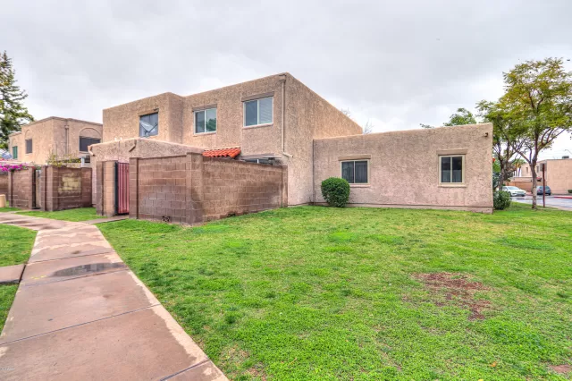 MLS: 6052738 Condo For Sale